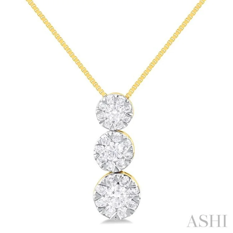 1/4 ctw Lovebright 3 stone Essential Round Cut Diamond Pendant with Chain in 14K Yellow and White Gold