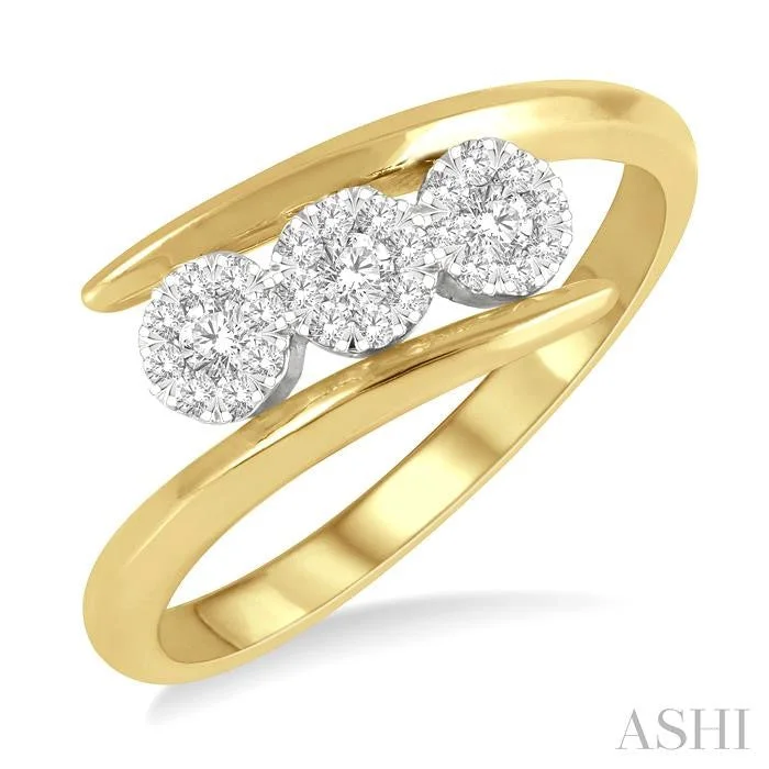 ROUND SHAPE 3 STONE LOVEBRIGHT DIAMOND FASHION RING