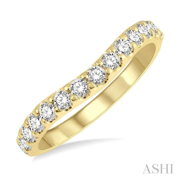 1/2 ctw Arched Center Round Cut Diamond Wedding Band in 14K Yellow Gold