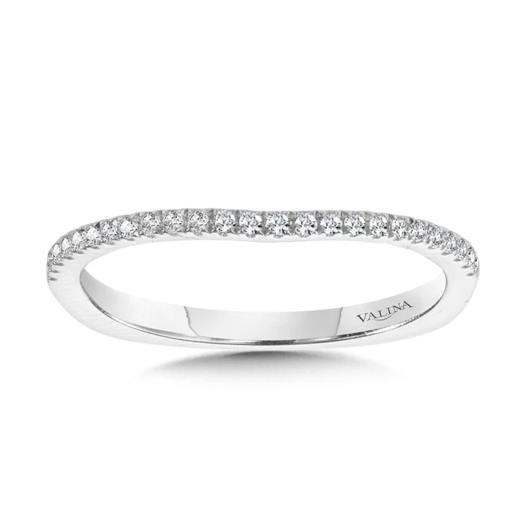 This true-fit matching wedding band is as perfect of a match for its engagement ring as you are for the one you love.