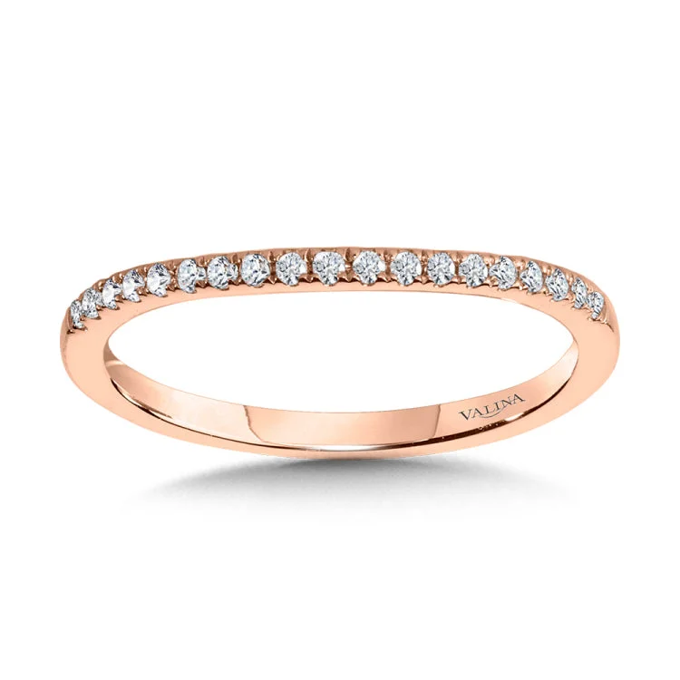 This true-fit matching wedding band is as perfect of a match for its engagement ring as you are for the one you love.