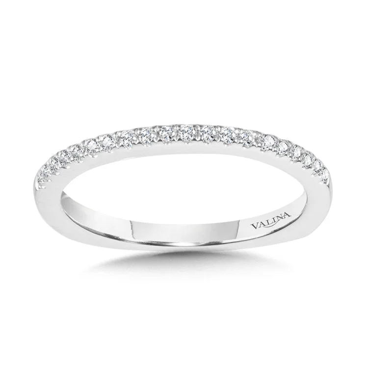 This true-fit matching wedding band is as perfect of a match for its engagement ring as you are for the one you love.