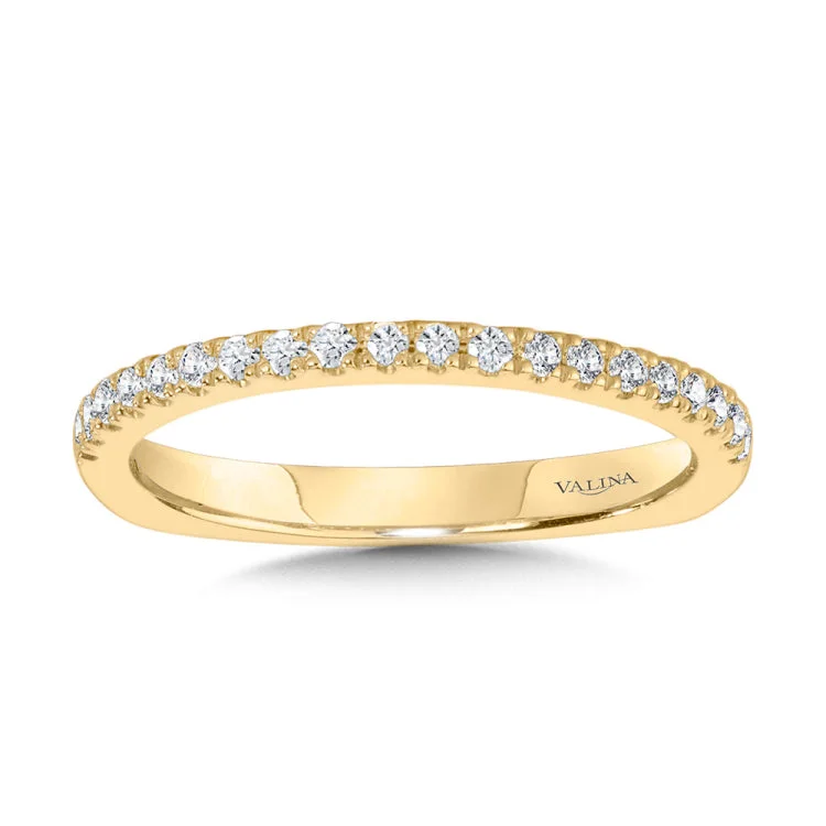 This true-fit matching wedding band is as perfect of a match for its engagement ring as you are for the one you love.