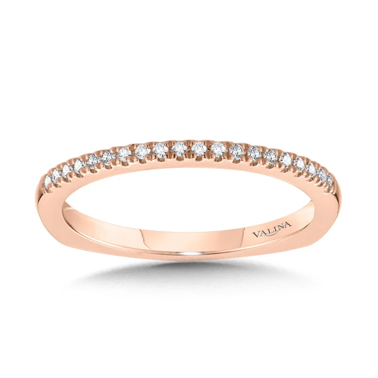 This true-fit matching wedding band is as perfect of a match for its engagement ring as you are for the one you love.