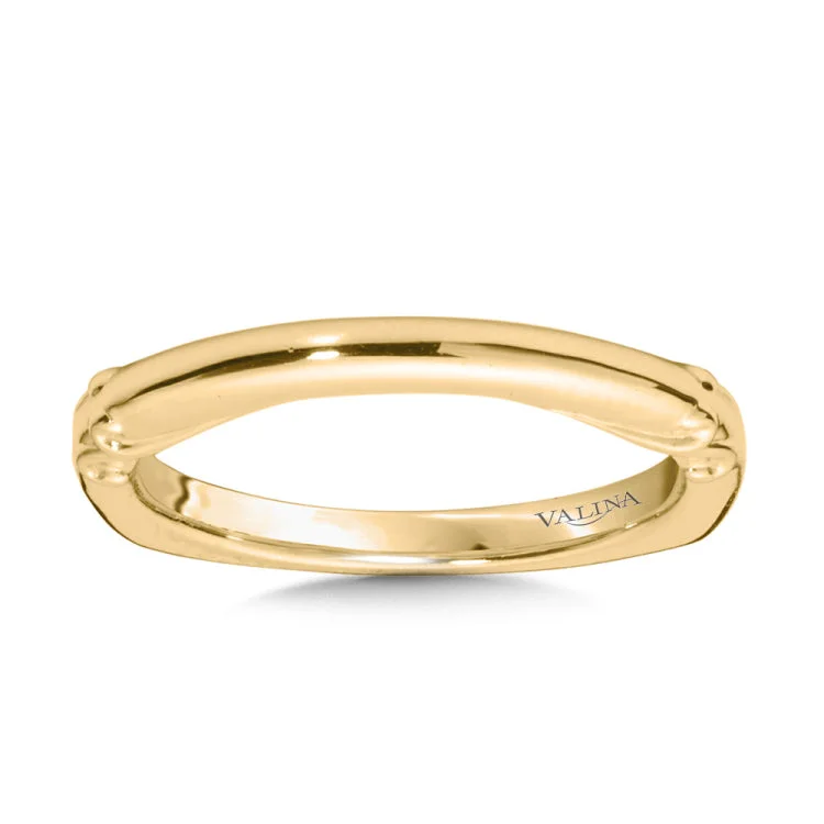 This true fit matching wedding band is adorned with delicate filigree swirls, adding depth to this purely golden design.