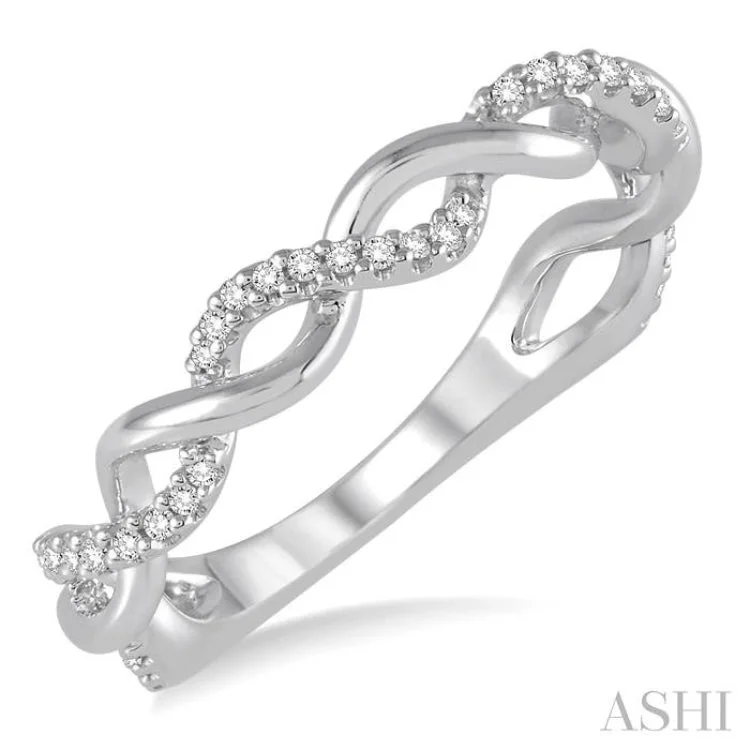 1/6 Ctw Round Cut Diamond Twisted Ring in 14K White Gold